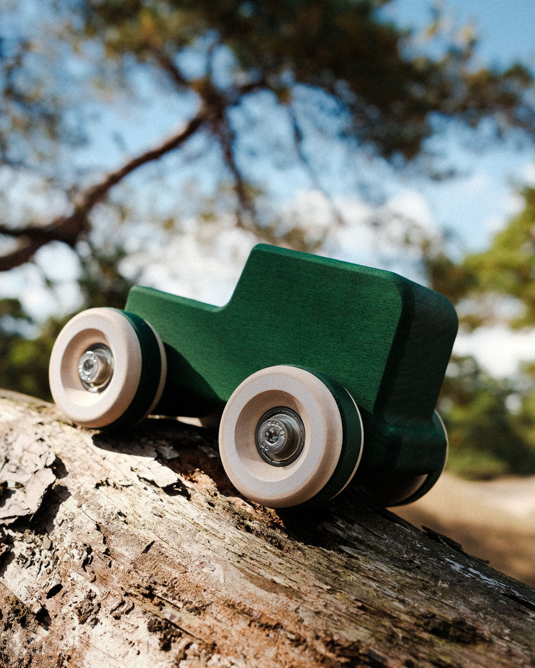 The Chill Pepper Chunkies No05 Wooden Toy Car The Explorer All-Terrain can conquer any terrain. Play with it indoors, at grandmother's or on holiday. 