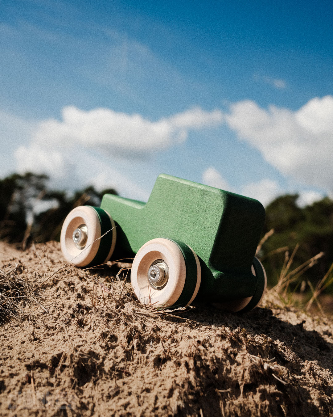 Chill Pepper Chunkies No05 Wooden Toy Car The Explorer All-Terrain climbing the san dunes of the Utrechtse Heuvelrug in The Netherlands. This rugged wooden toy car with its big wheels and extra wheel clearance feels home anywhere